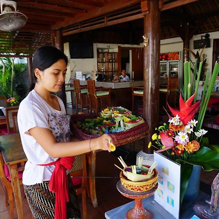 Yulia 2 Homestay Sanur Buitenkant foto