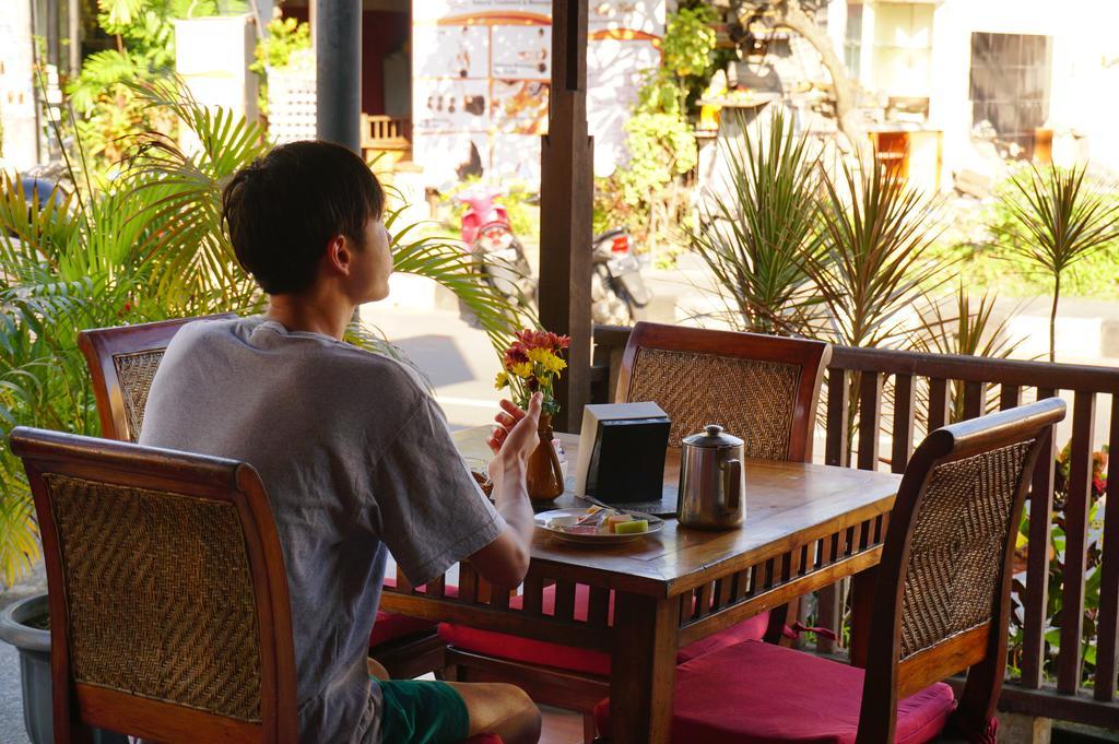 Yulia 2 Homestay Sanur Buitenkant foto