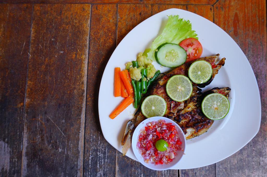 Yulia 2 Homestay Sanur Buitenkant foto