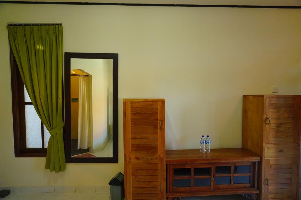 Yulia 2 Homestay Sanur Buitenkant foto