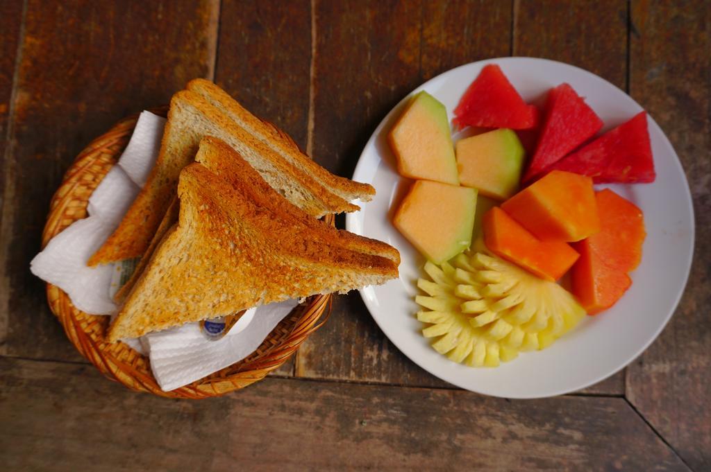 Yulia 2 Homestay Sanur Buitenkant foto
