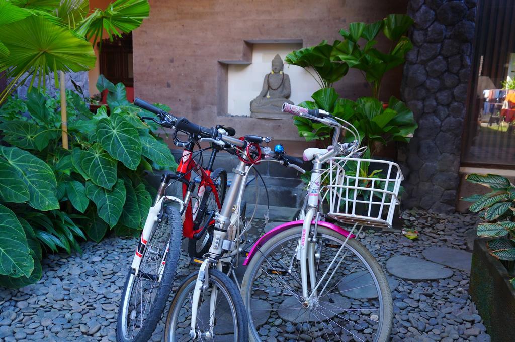 Yulia 2 Homestay Sanur Buitenkant foto